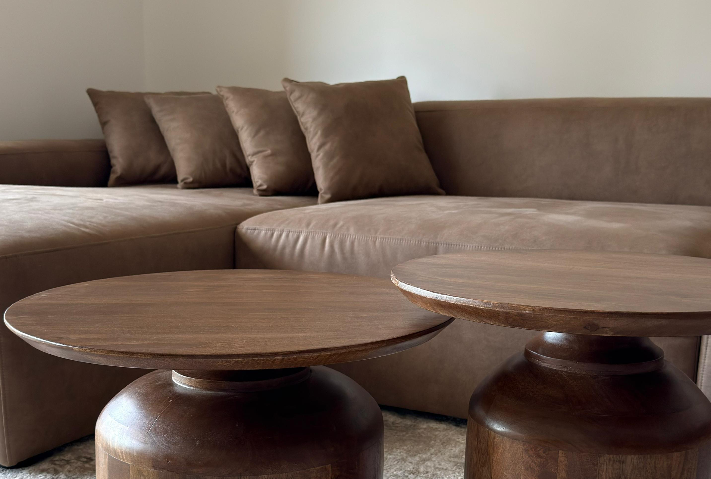 איך לעצב שולחן אירוח מעורר השראה – הטרנדים החמים של 2025